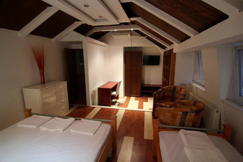Lira Inn Ni Zimmer foto