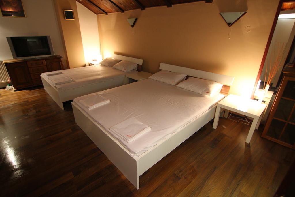 Lira Inn Ni Zimmer foto