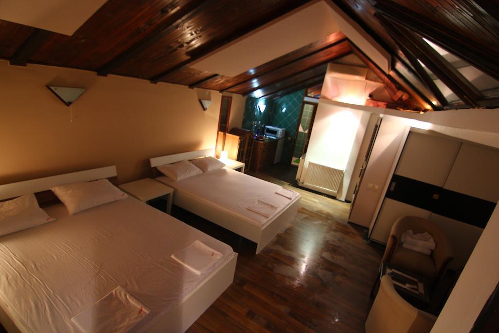 Lira Inn Ni Zimmer foto