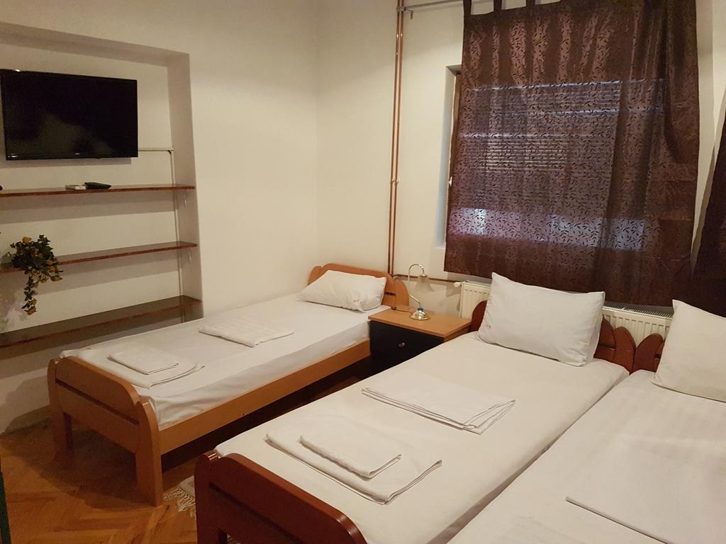 Lira Inn Ni Exterior foto